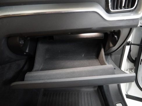 Used 2019 Volvo XC60 T5 Momentum w/ Multimedia Package image 31