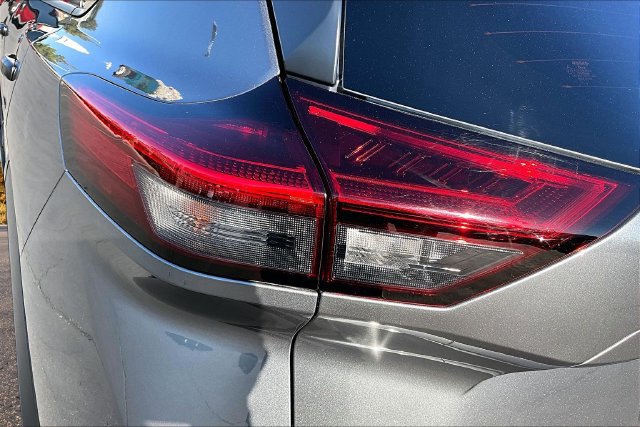 Used 2025 Nissan Rogue S FWD image 23