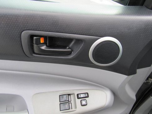 Used 2010 Toyota Tacoma 2WD Access Cab image 14