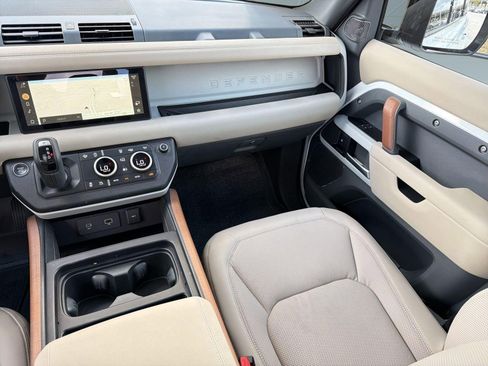 Used 2024 Land Rover Defender 110 S image 29