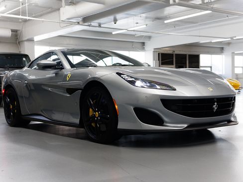 Used 2019 Ferrari Portofino RWD image 16