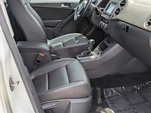 Used 2017 Volkswagen Tiguan S FWD image 18