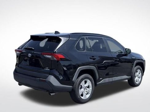 Used 2021 Toyota RAV4 LE AWD/4WD image 6