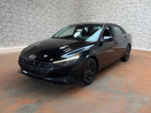 Certified 2023 Hyundai Elantra SEL FWD image 3
