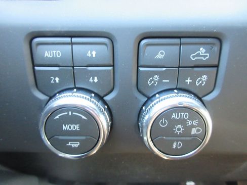 New 2026 GMC Sierra 3500 Denali w/ Denali Reserve Package image 18