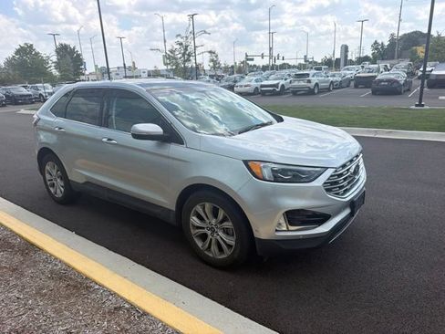 Used 2019 Ford Edge Titanium w/ Equipment Group 301A AWD/4WD image 15