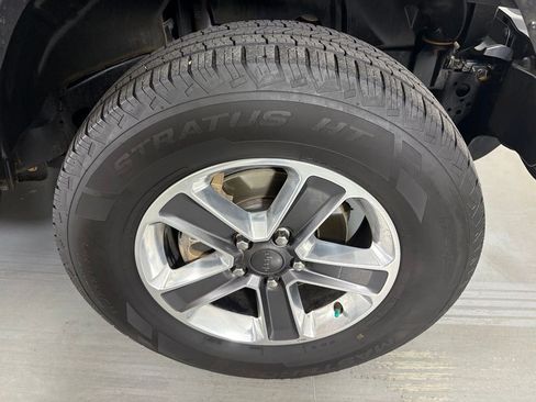 Used 2020 Jeep Wrangler Unlimited Sahara AWD/4WD image 11