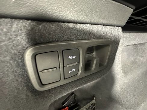 Used 2019 Lamborghini Urus image 21