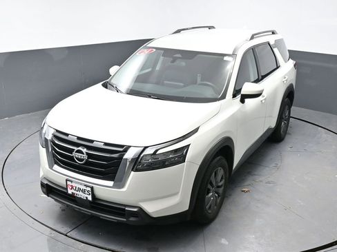 Used 2024 Nissan Pathfinder SV image 44