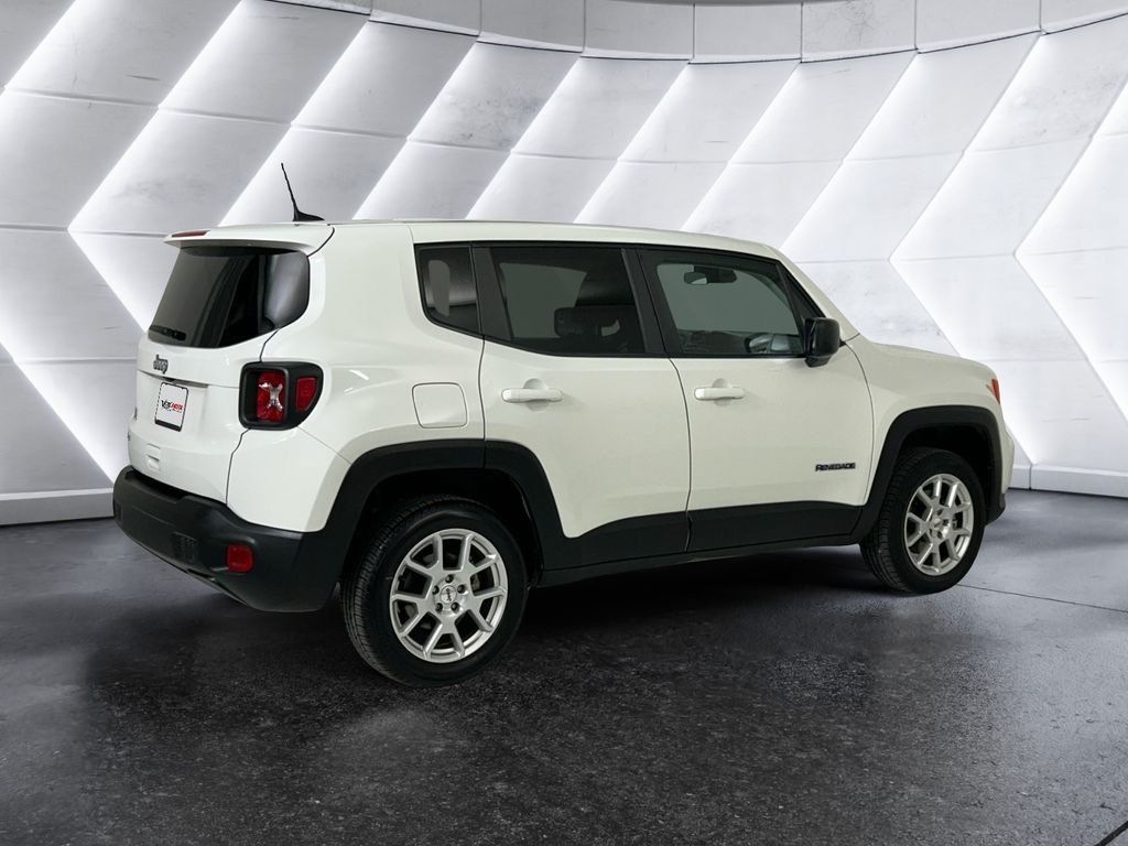 Used 2023 Jeep Renegade Latitude AWD/4WD image 4