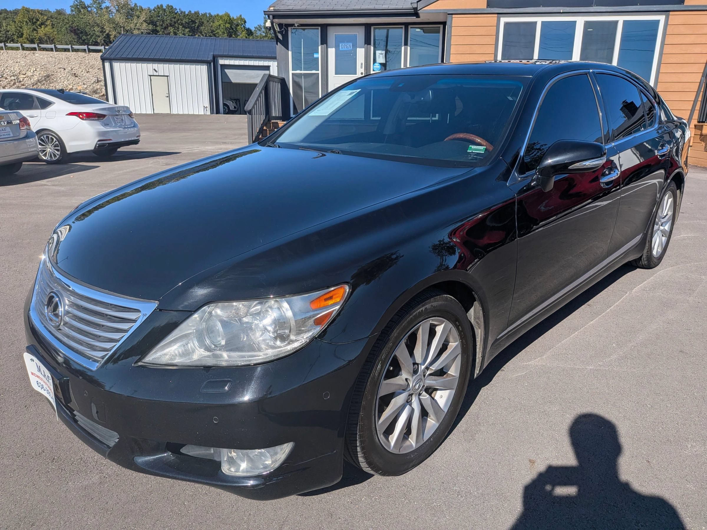 Used 2012 Lexus LS 460 AWD w/ Comfort Pkg image 2