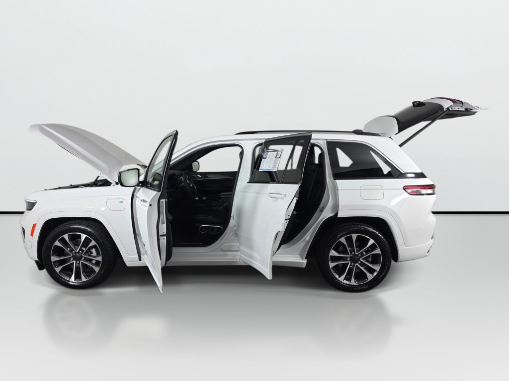 Used 2022 Jeep Grand Cherokee Overland w/ Luxury Tech Group IV AWD/4WD image 10