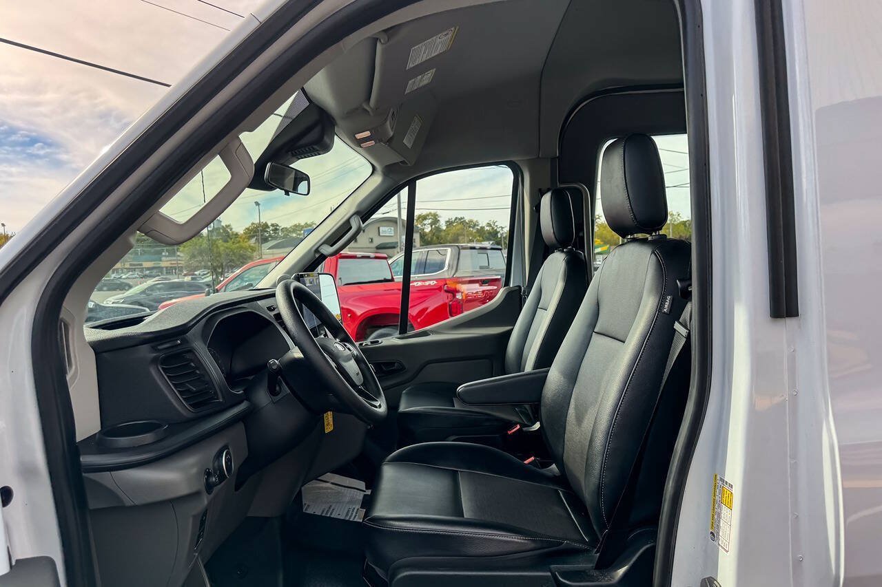 Used 2023 Ford E-Transit Medium Roof RWD image 27