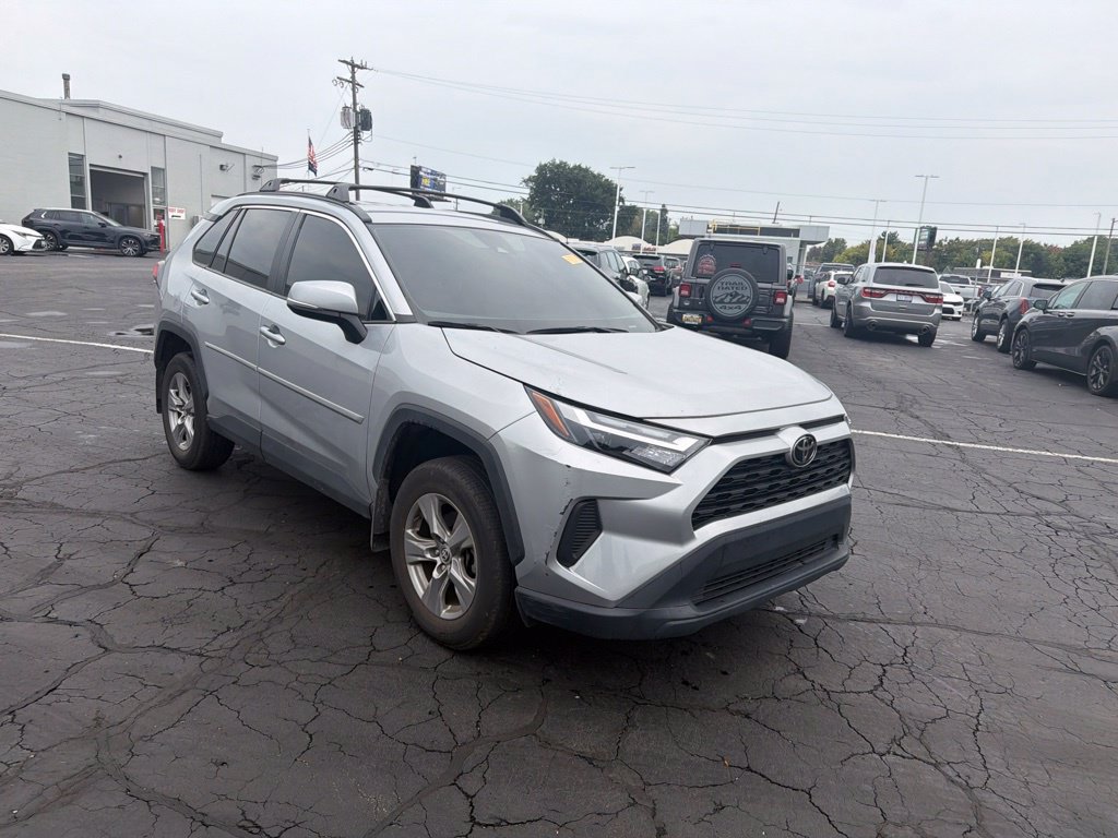 Used 2025 Toyota RAV4 XLE AWD/4WD image 4