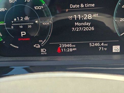 Used 2024 Audi Q8 e-tron Premium Plus w/ Premium Plus Package AWD/4WD image 29