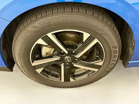Used 2025 Nissan Sentra SV FWD image 11