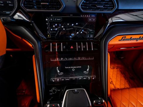 Used 2022 Lamborghini Urus image 61