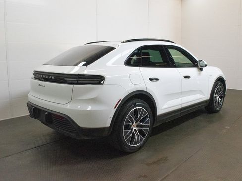 Certified 2025 Porsche Macan 4 Electric image 10