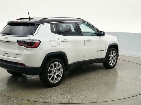 Used 2025 Jeep Compass Limited image 9