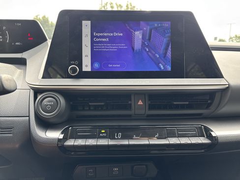 Used 2025 Toyota Prius LE FWD image 21