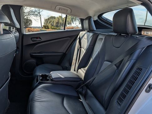 Used 2018 Toyota Prius Prime Premium image 13