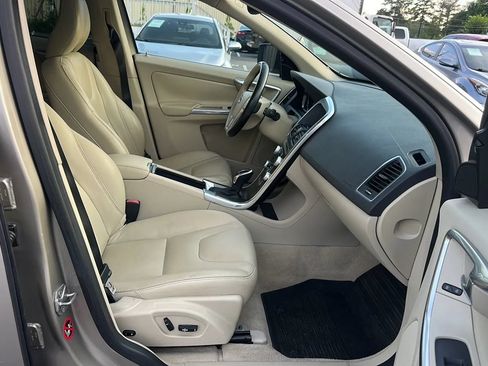 Used 2015 Volvo XC60 T5 Premier w/ Proximity Package FWD image 9