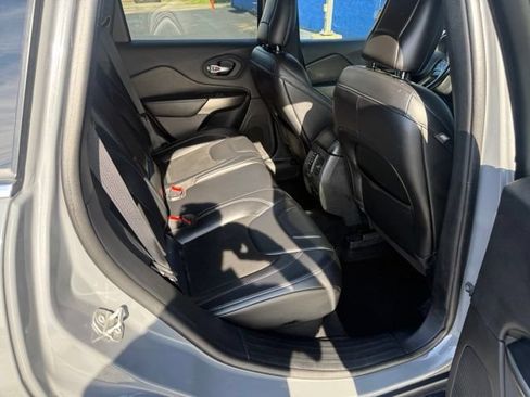Used 2020 Jeep Cherokee Latitude Plus w/ Cold Weather Group AWD/4WD image 22