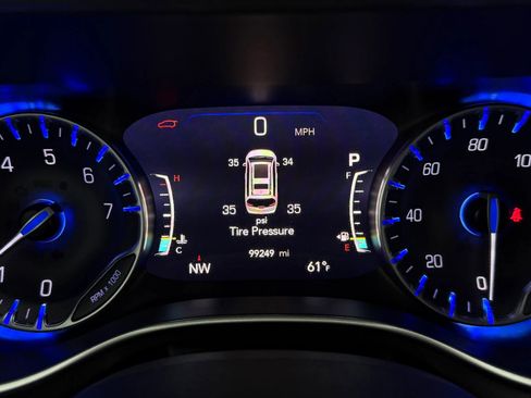 Used 2021 Chrysler Pacifica Touring-L image 19