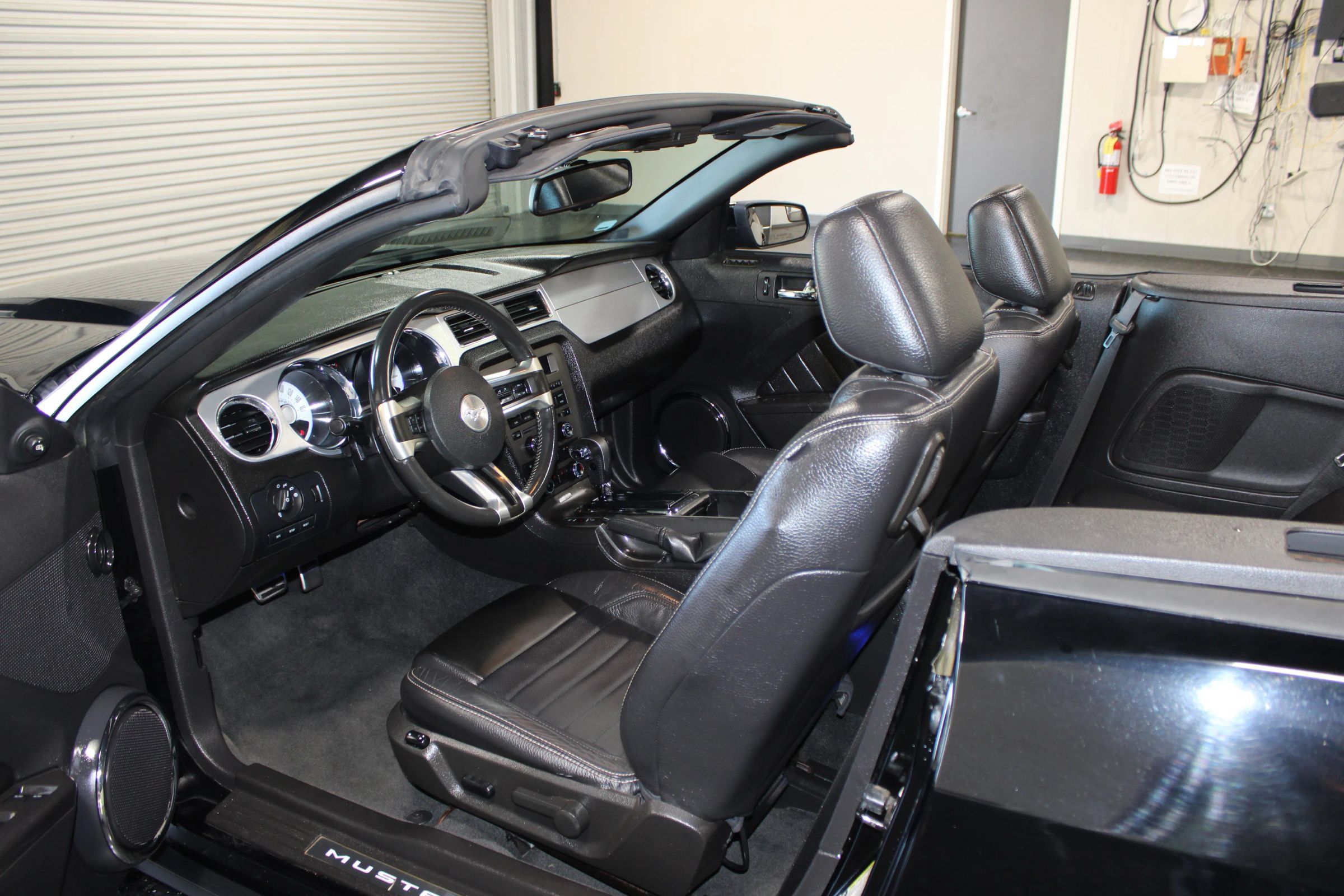 Used 2011 Ford Mustang GT Premium w/ Comfort Pkg RWD image 38