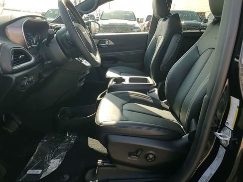 New 2026 Chrysler Pacifica Select w/ S Appearance Package image 25