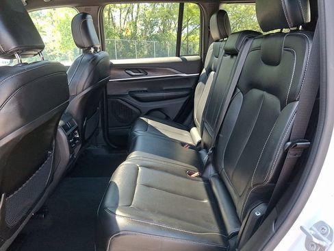 Used 2025 Jeep Grand Cherokee Limited AWD/4WD image 14