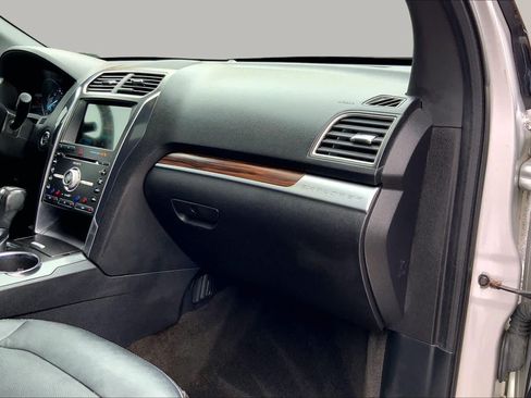 Used 2018 Ford Explorer Limited FWD image 19