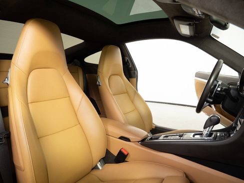 Certified 2018 Porsche 911 Carrera 4S image 21
