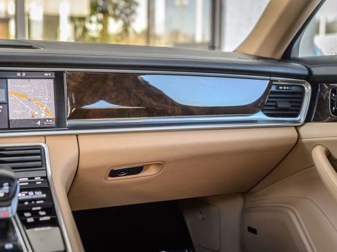 Used 2018 Porsche Panamera image 34