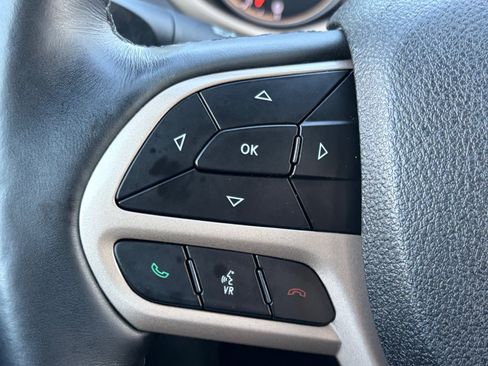 Used 2017 Jeep Cherokee Limited AWD/4WD image 18