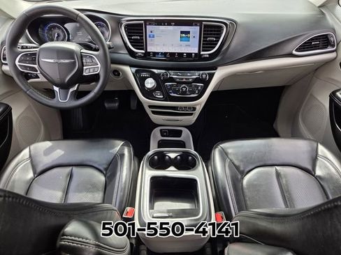 Used 2023 Chrysler Pacifica Touring-L FWD image 14