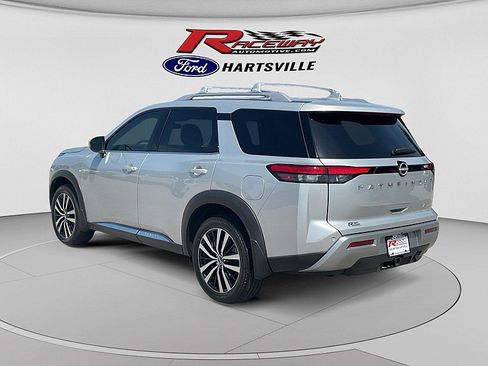 Used 2024 Nissan Pathfinder Platinum FWD image 5