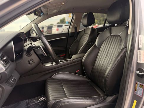 Used 2022 Genesis G70 3.3T RWD image 15