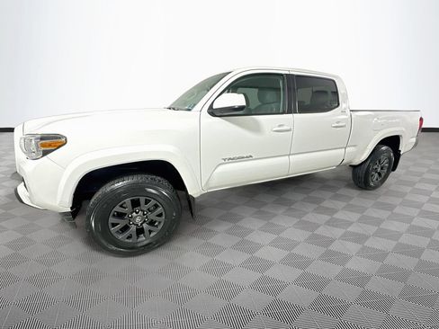 Certified 2020 Toyota Tacoma SR5 AWD/4WD image 4