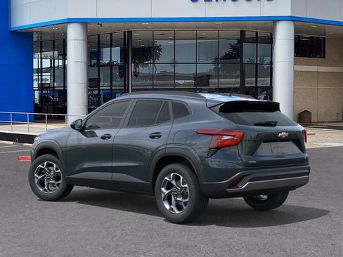 New 2026 Chevrolet Trax LT w/ LT Convenience Package FWD image 3