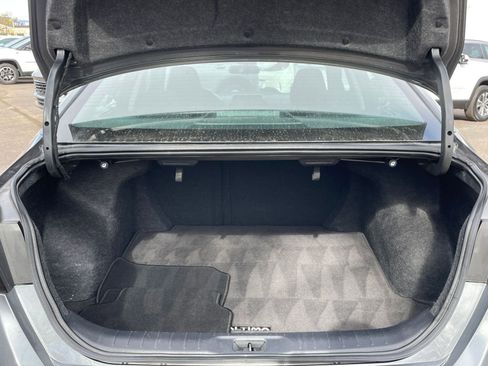 Used 2025 Nissan Altima 2.5 SV image 32