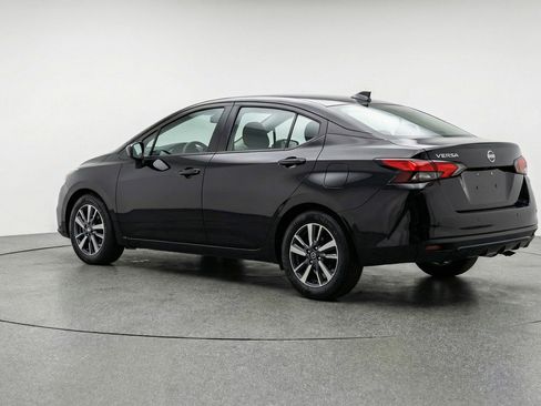 Used 2025 Nissan Versa SV FWD image 5