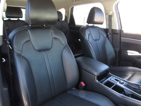 Used 2024 Kia Sorento S AWD/4WD image 10