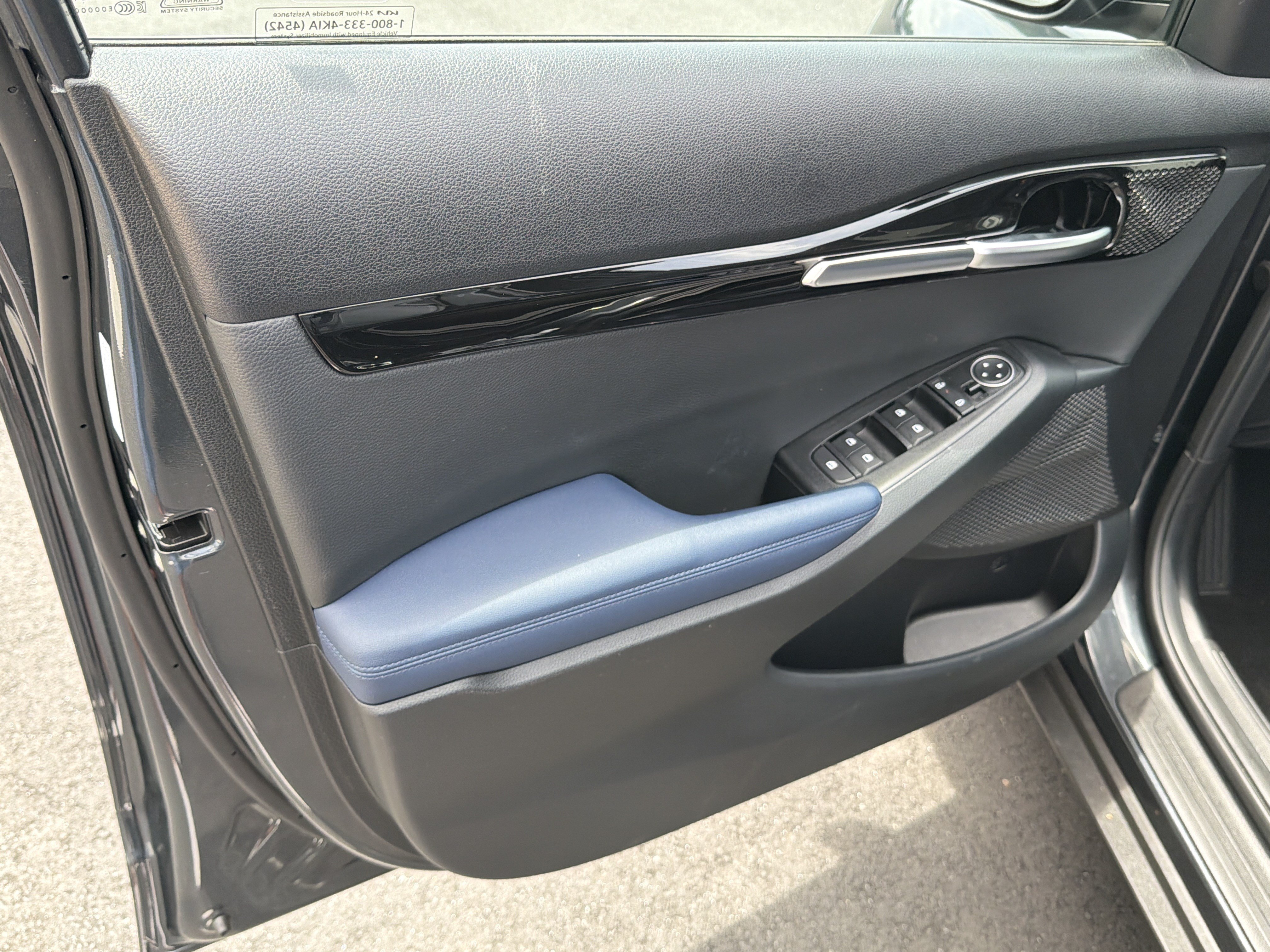 Certified 2025 Kia Seltos S FWD image 10