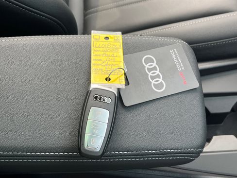 Used 2025 Audi Q4 e-tron Premium Plus image 51