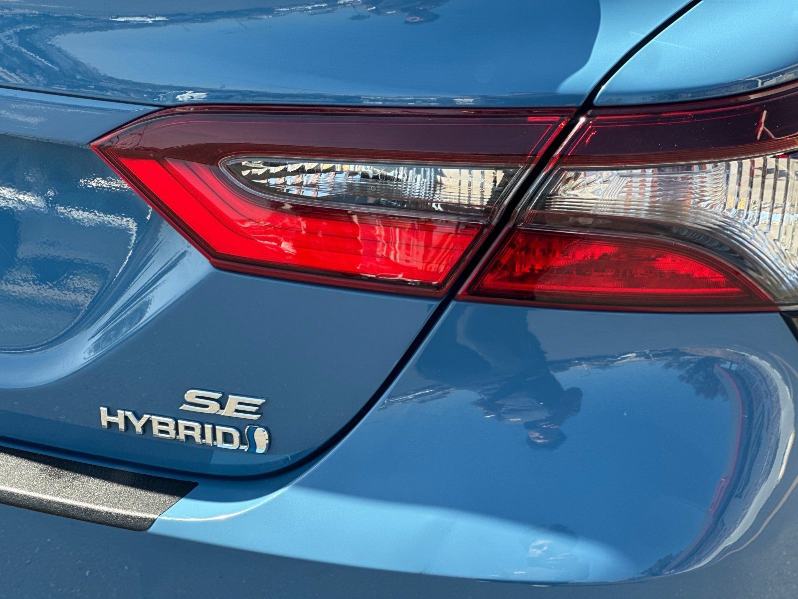 Used 2024 Toyota Camry SE w/ Cold Weather Package FWD image 23