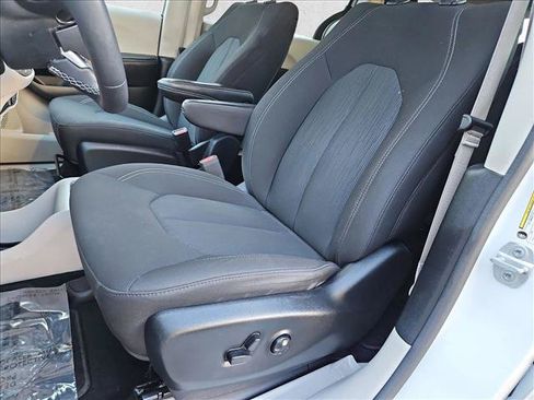 Used 2023 Chrysler Voyager LX FWD image 15