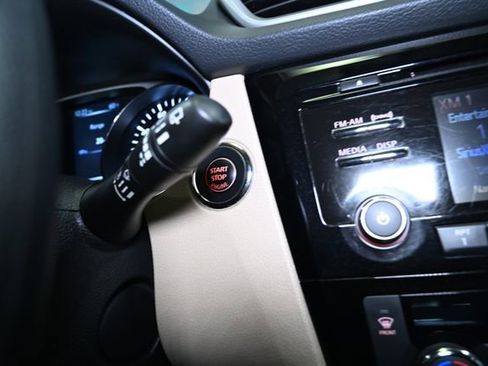 Used 2016 Nissan Rogue SV image 32