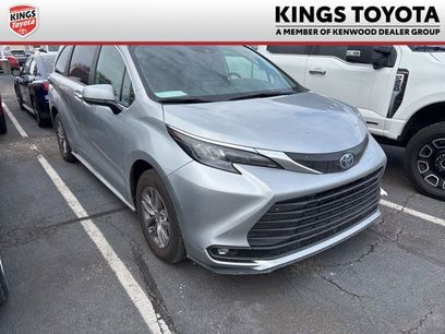 Used 2025 Toyota Sienna XLE