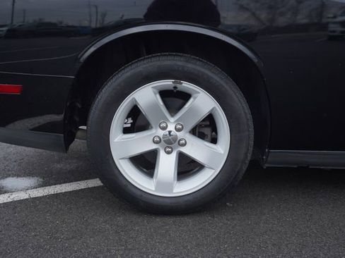 Used 2012 Dodge Challenger SXT image 33